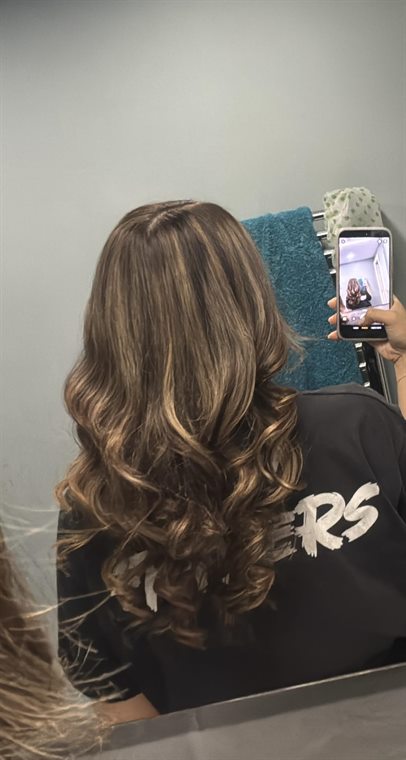 Customer photo: long wavy hair the morning after, seen from behind in the mirror